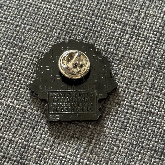 Amazon pin - Picture 2 of 2